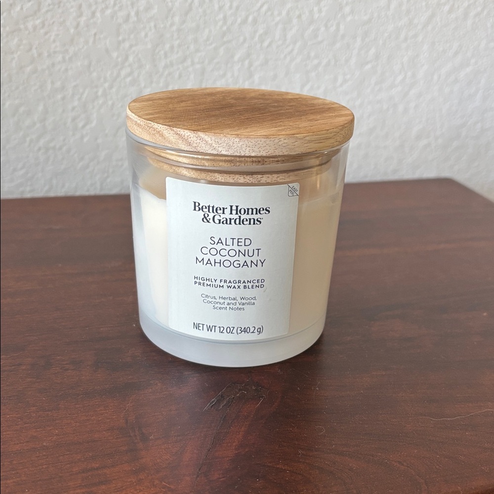 Better homes and Gardens Salted Coconut Mahogany 2 wick premium wax blend candle